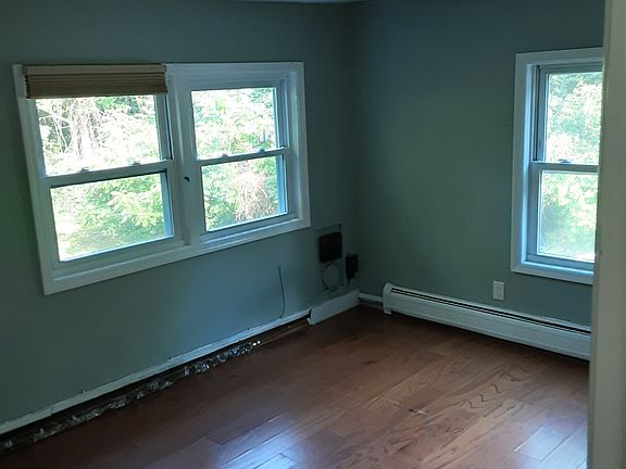 5th image of 51 Willow Ave