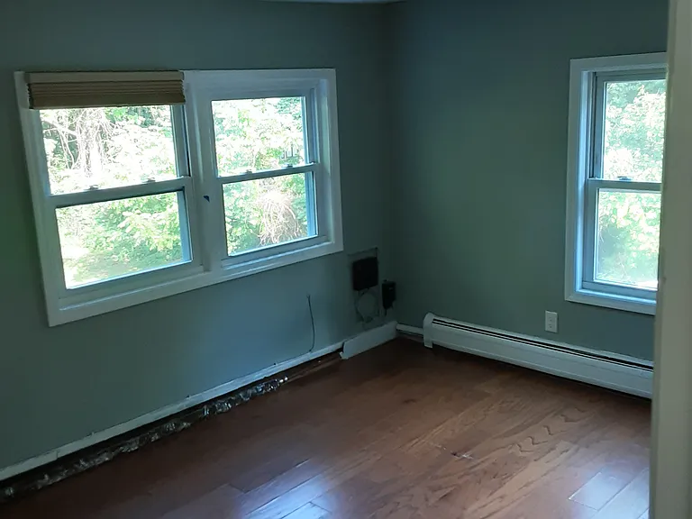 51 Willow Ave — Photo 5