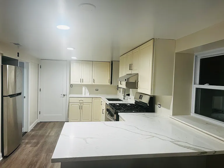 4443 W Montana St #BASEMENT — Photo 2