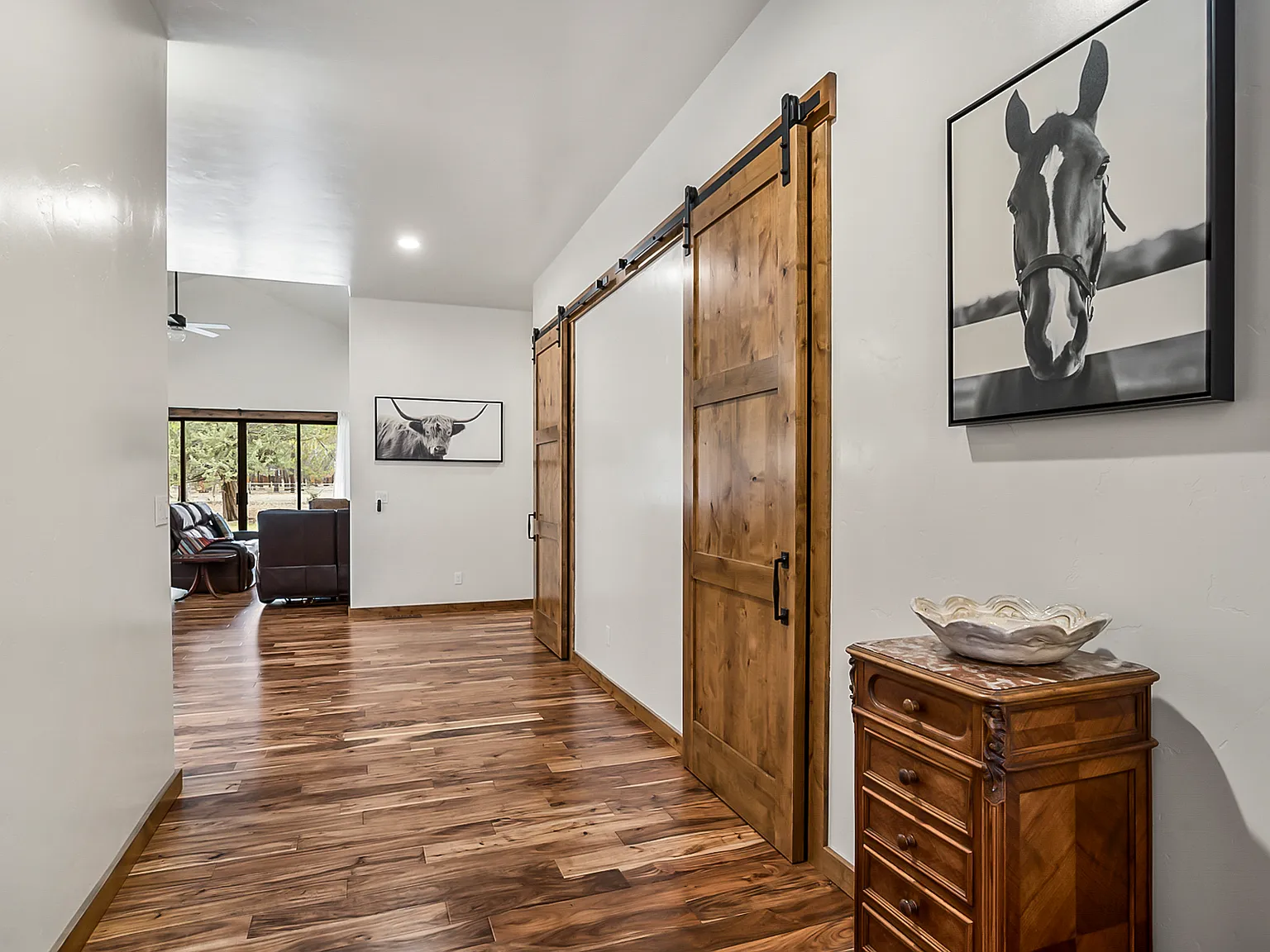 4 bed, 2695 sqft, $4,500 — Photo 3