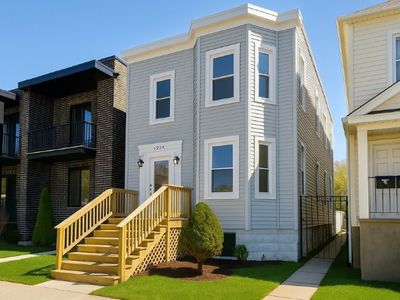 4213 W Roscoe St, Chicago, IL, 60641