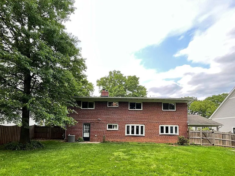6933 Tyndale St — Photo 23