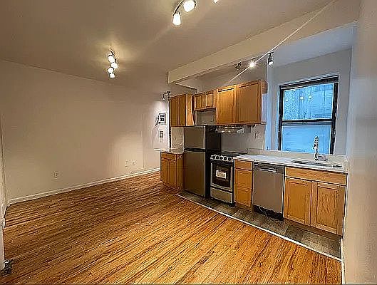 5th image of 536 E 5th St APT 18
