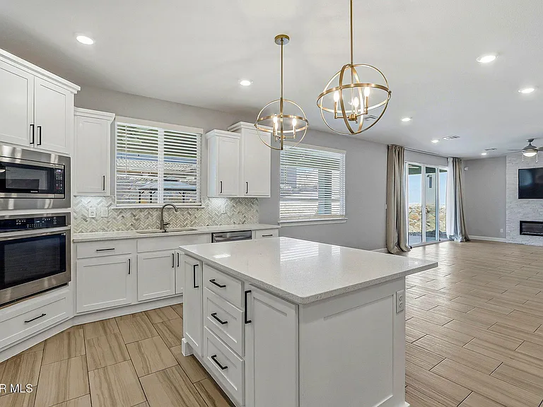 13082 Oakhampton Ave — Photo 15