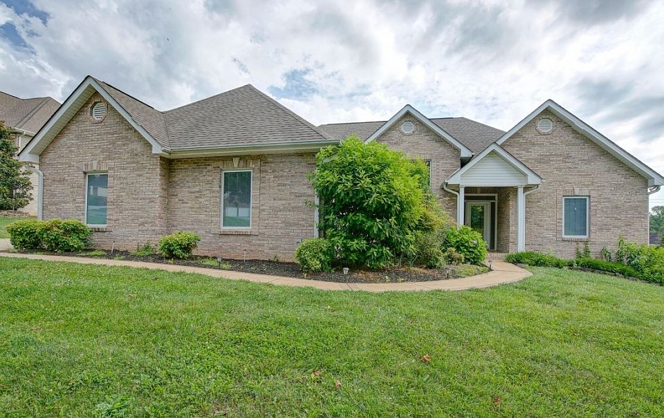 1st image of 307 Emerald Chase Cir