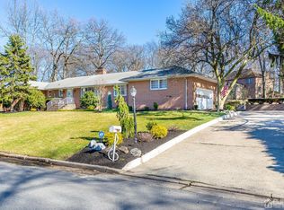 27 Remington Dr, Edison, NJ 08820