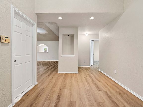 4th image of 8255 Elm Glade