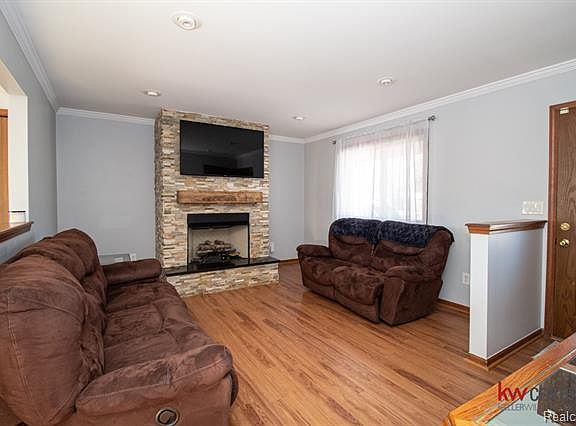 4th image of 25280 Lorraine Ave