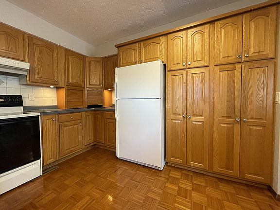 3rd image of 602 1st St E
