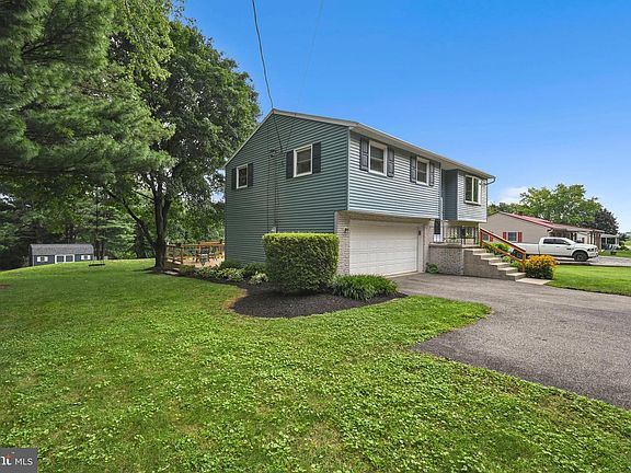 3rd image of 1083 Canadochly Rd