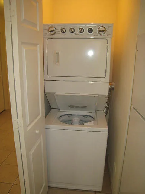 2 bed, 750 sqft, $2,300 — Photo 3