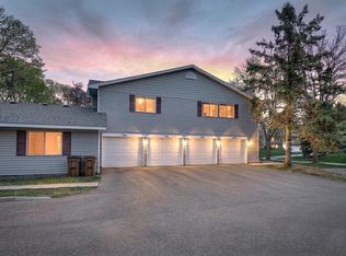7638 13th St N, Oakdale, MN 55128
