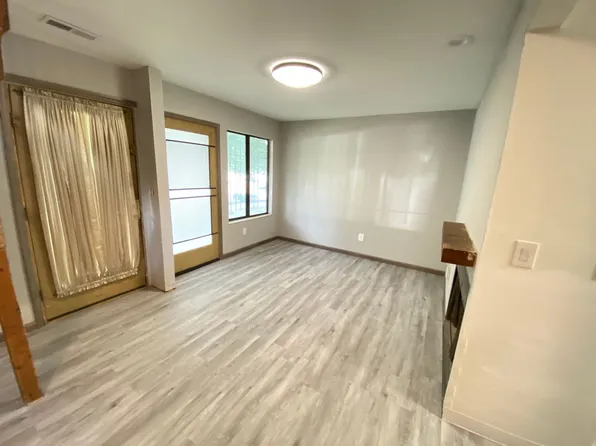 OSU Gateway 3 bedroom 1 1/2 bath 3 level townhome