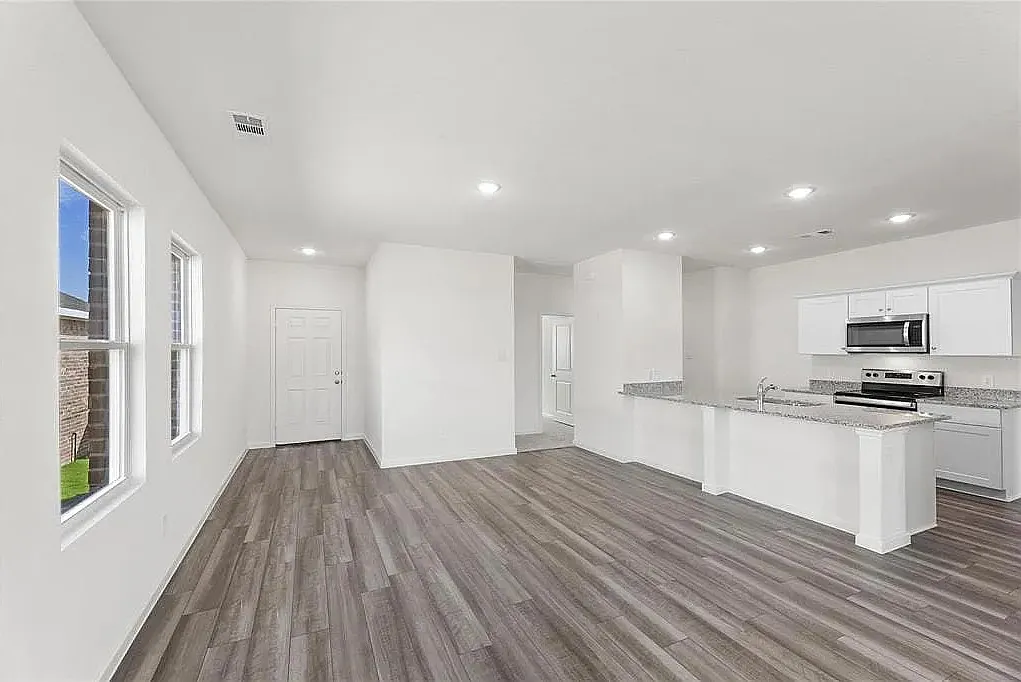 3 bed, 1459 sqft, $2,049 — Photo 1