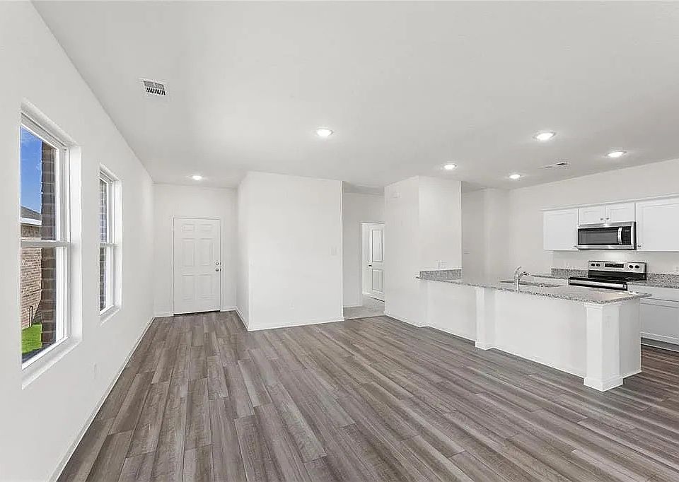 1st image of 783 Camden Dr