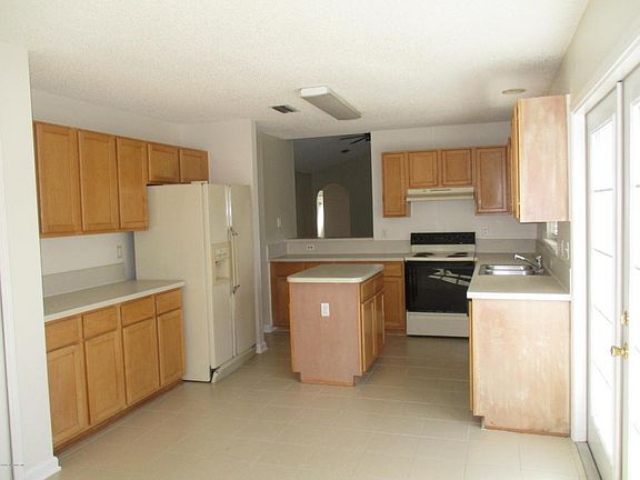 4th image of 424 Cottage Cove Ct