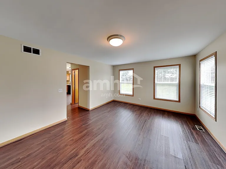 1305 Bassett Dr — Photo 7