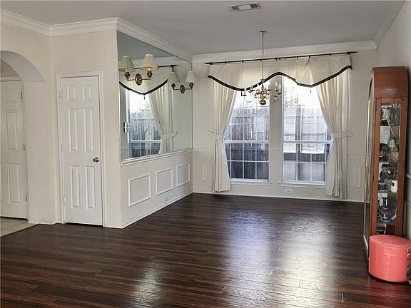 3rd image of 4704 Rockcreek Ln