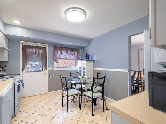4th image of 2532 Lee St