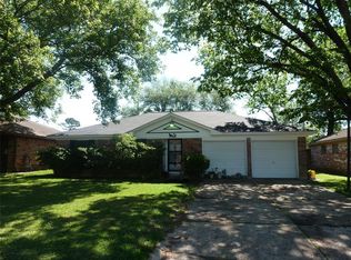 931 Grand Oaks Dr, Houston, TX 77015