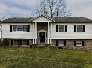 8166 Lavelle Rd, Athens, OH 45701