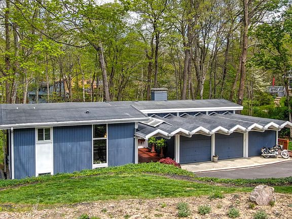 3rd image of 5914 Crittenden Dr