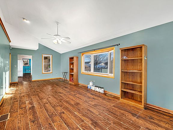 4th image of 130 Lemmon St