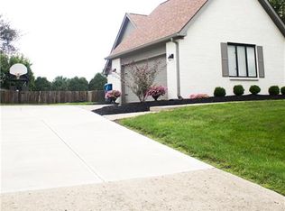 9646 Cedar Point Dr, Carmel, IN 46032