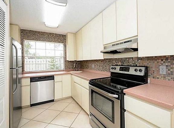 5th image of 1586 Springside Dr