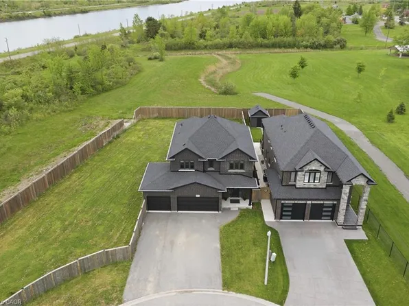 374 Viger Dr, Welland, ON L3B 0E2