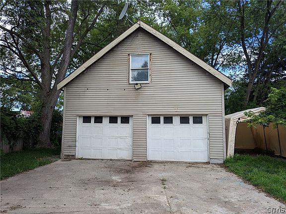 2nd image of 428 Garden City Dr