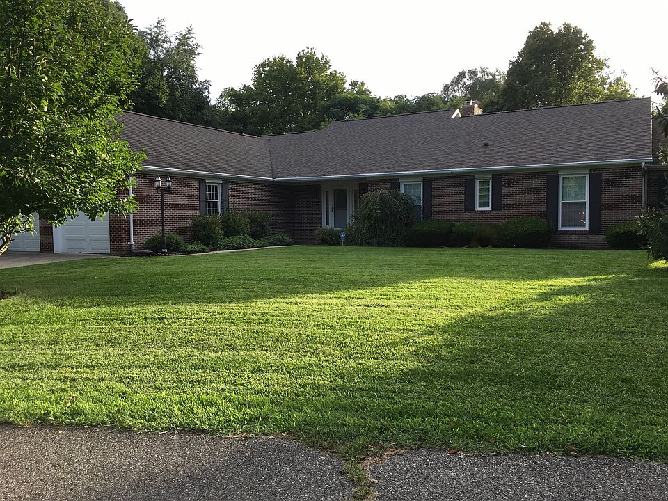 1st image of 213 W Roselawn Dr