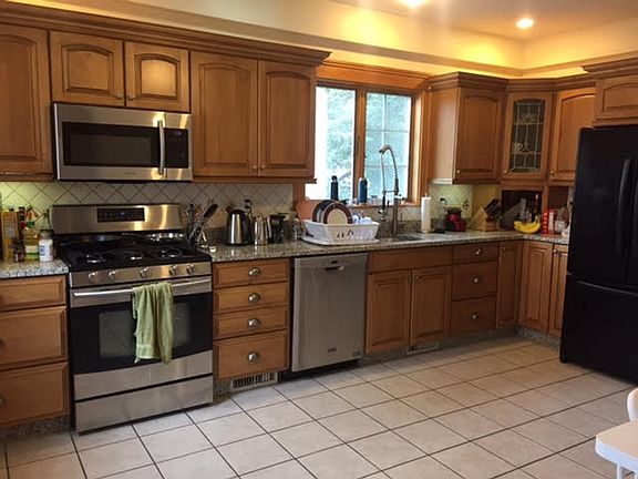 4th image of 1028 Broadway #1