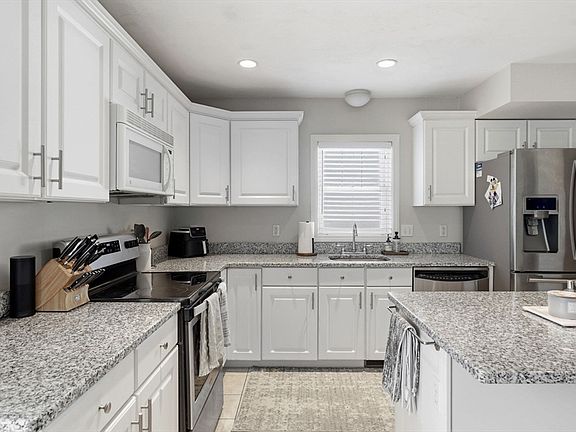 3rd image of 35 Collins St Unit 88