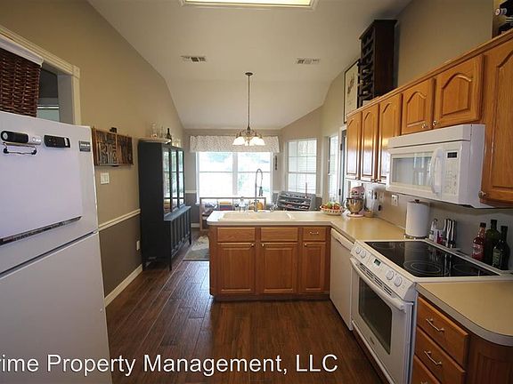 5th image of 629 Anthony Dr