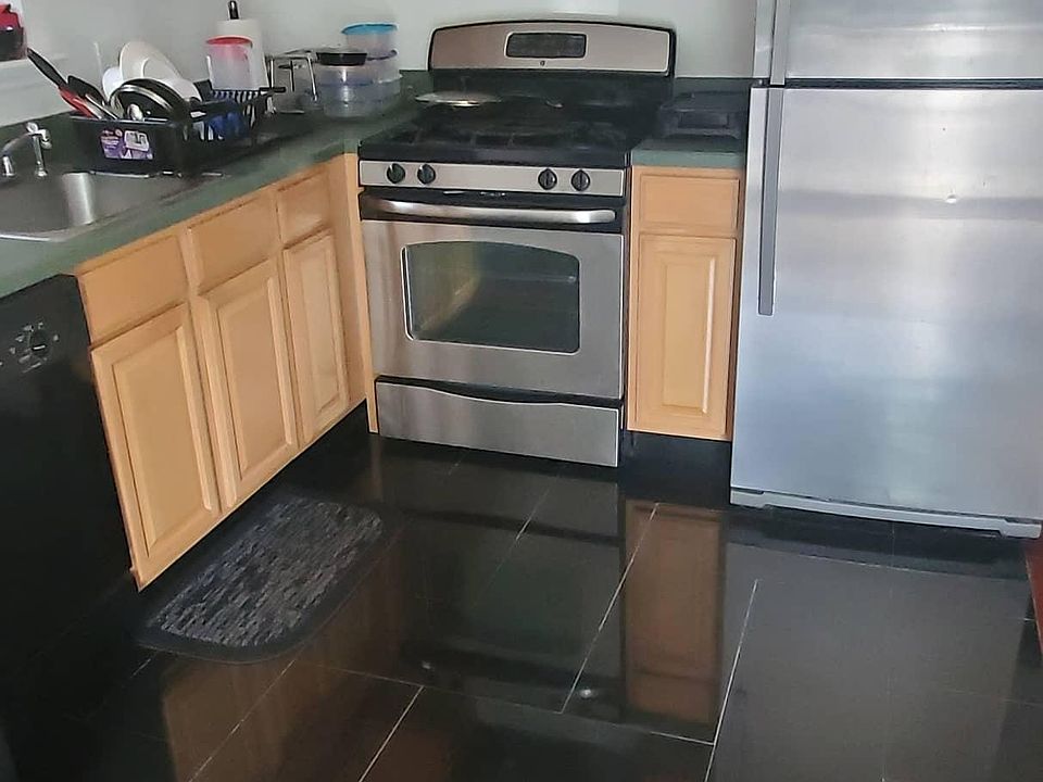 1st image of 2612 Schurz Ave