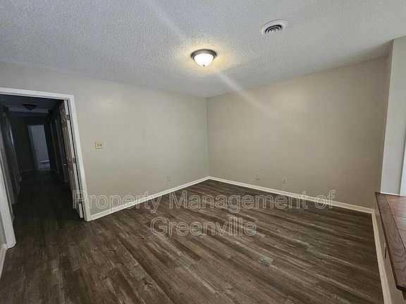 2nd image of 510 Woodside Ln