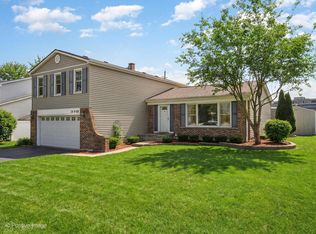 24W681 Woodcrest Dr, Naperville, IL 60540