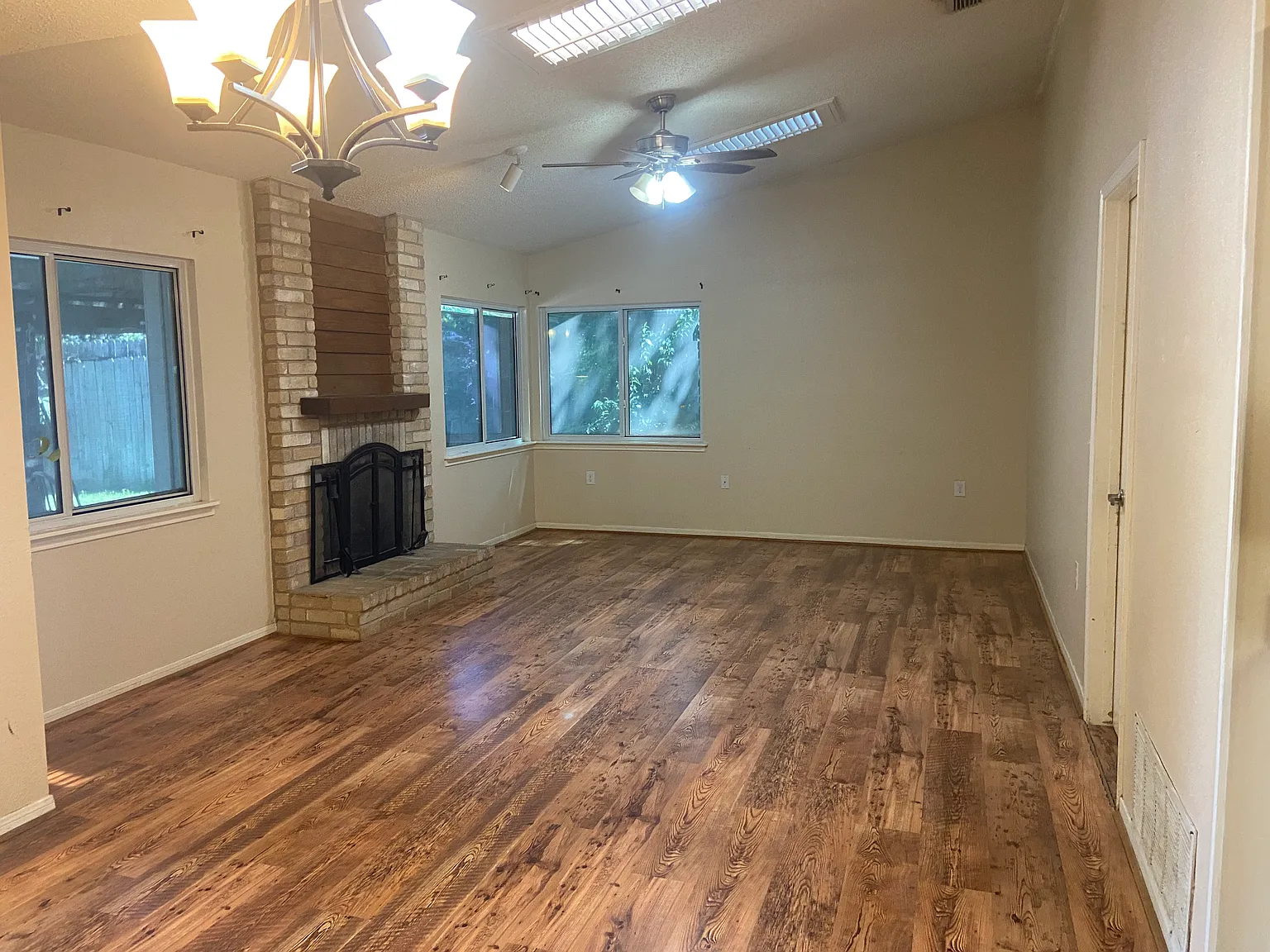 3 bed, 1629 sqft, $1,950 — Photo 3