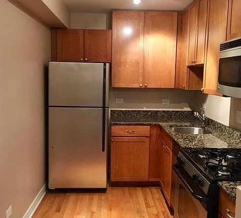 3rd image of 626 W Wrightwood Ave APT 4E