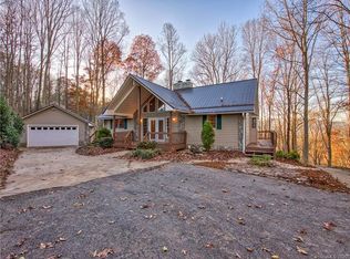 948 Redfield Dr, Clyde, NC 28721