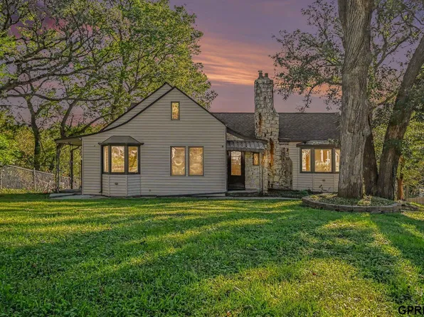 319 Bellevue Blvd N, Bellevue, NE 68005