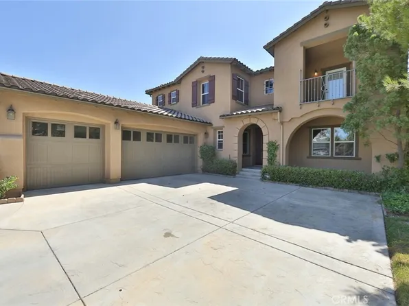 8815 Soothing Ct, Corona, CA 92883