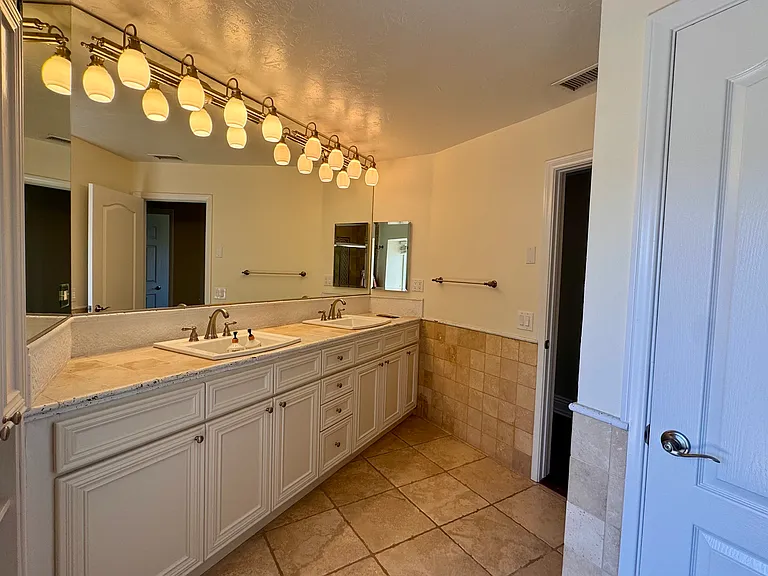 2nd Bathroom - newly painted