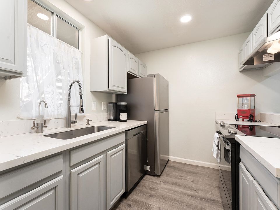 1st image of 480 Kenolio Rd APT 2-104