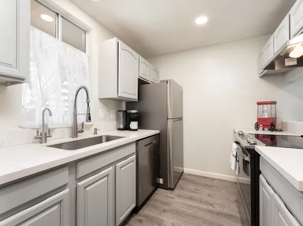 480 Kenolio Rd APT 2-104, Kihei, HI 96753