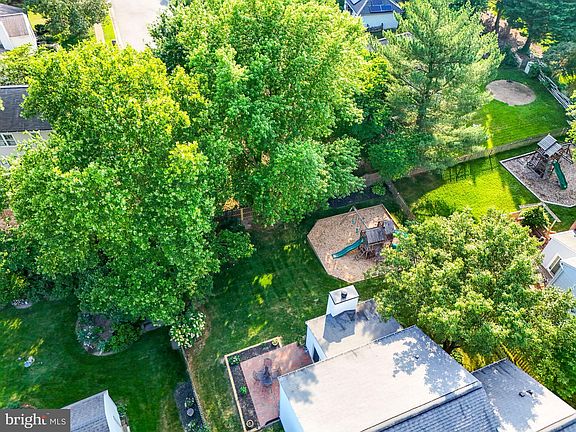 3rd image of 1606 Sadlers Wells Dr