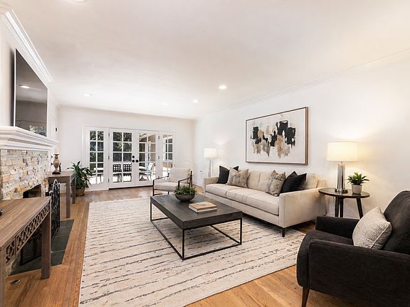 4th image of 3927 Hayvenhurst Ave
