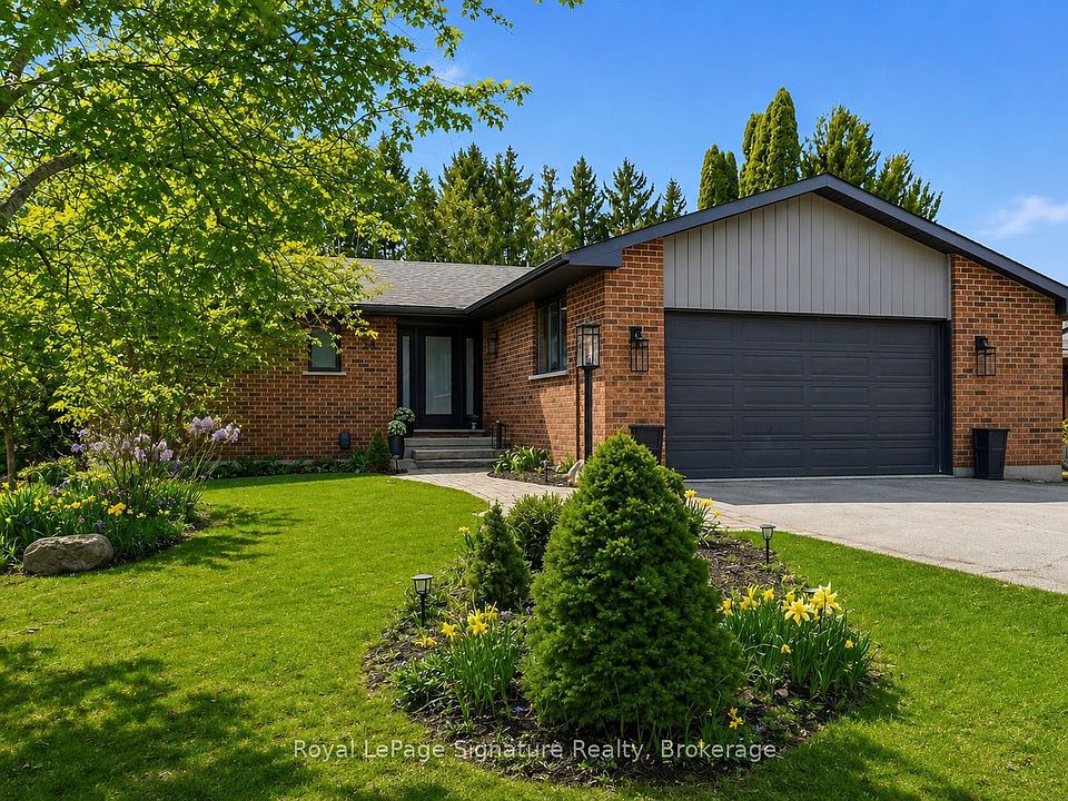 1st image of 98 Moore Cres