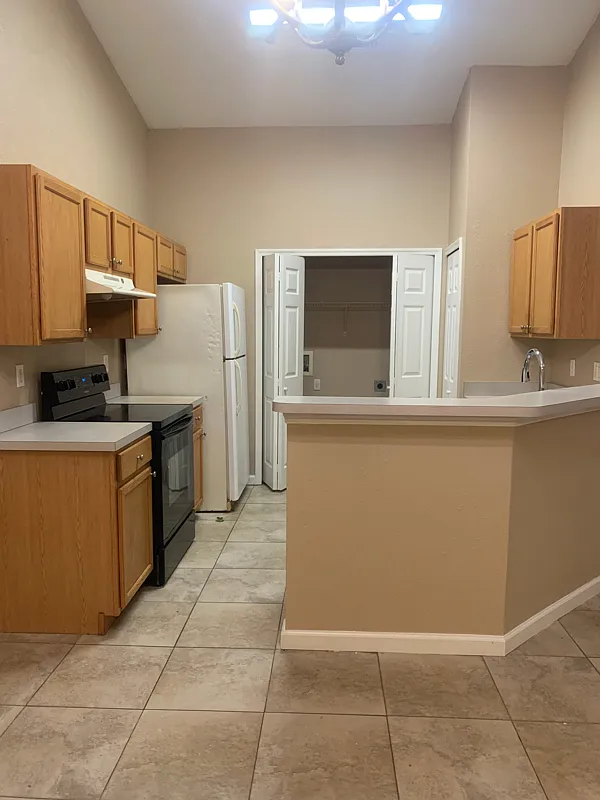 Conveniently located - Three bedroom two bath one car garage townhome - Cyprus Knoll Subdivision — Photo 3